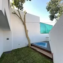Patio con pequeña alberca